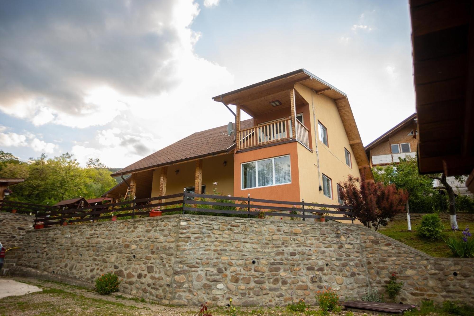 Casa Rumelia Paltineni Экстерьер фото